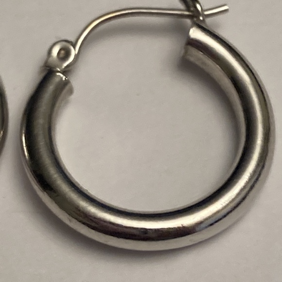 Small Simple Classic Silver Tone Hoop Earrings - Picture 3 of 13